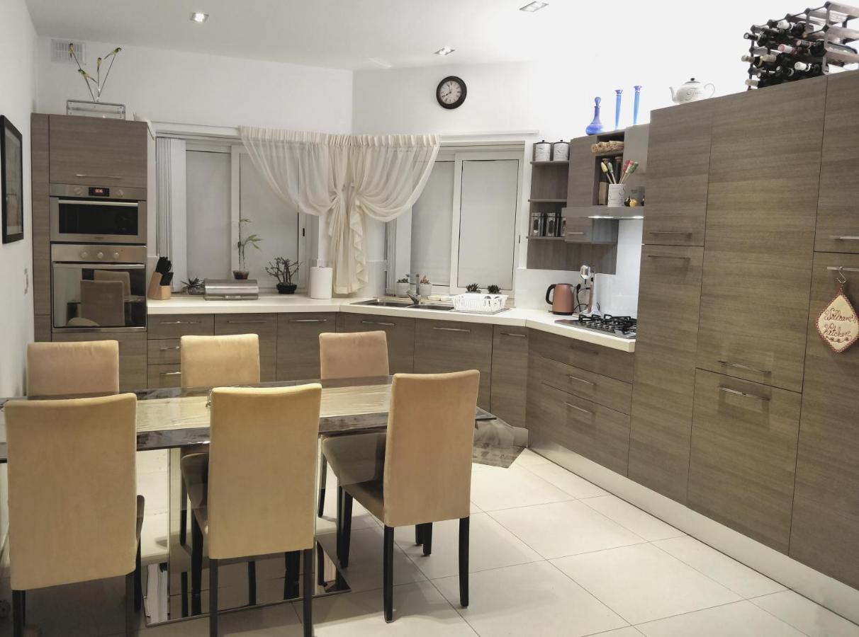 מוסטה Cozy Rooms - Great Bus Connections - Free Parking מראה חיצוני תמונה